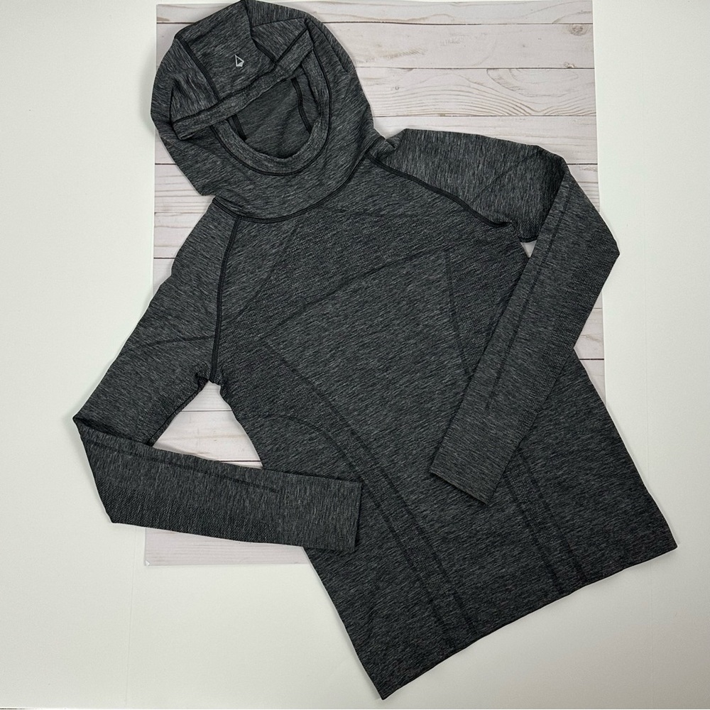 IVIVVA Fastest Hooded Pullover tech top  - size 14